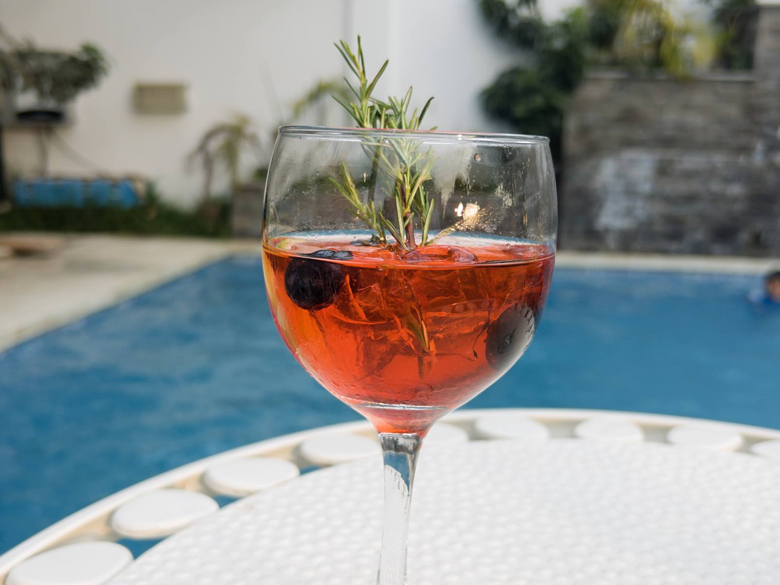 Cóctel junto a la piscina